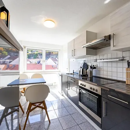 Appartement Mit Balkon Und Festungsblick Wurtzbourg