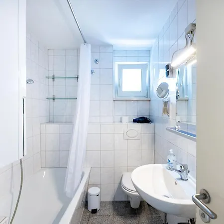 Appartement Mit Balkon Und Festungsblick